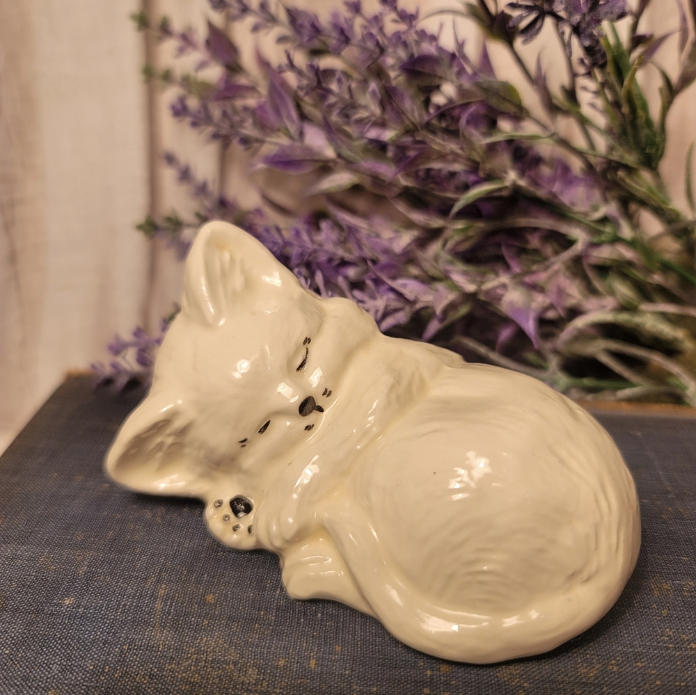 Vintage Hobbiest Ceramic Cat Figurine